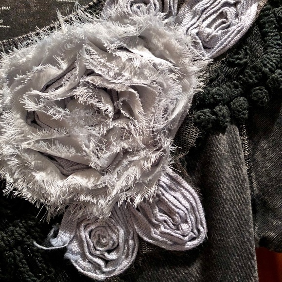 AWAKE COUTURE embroidered floral top size L - Picture 4 of 7